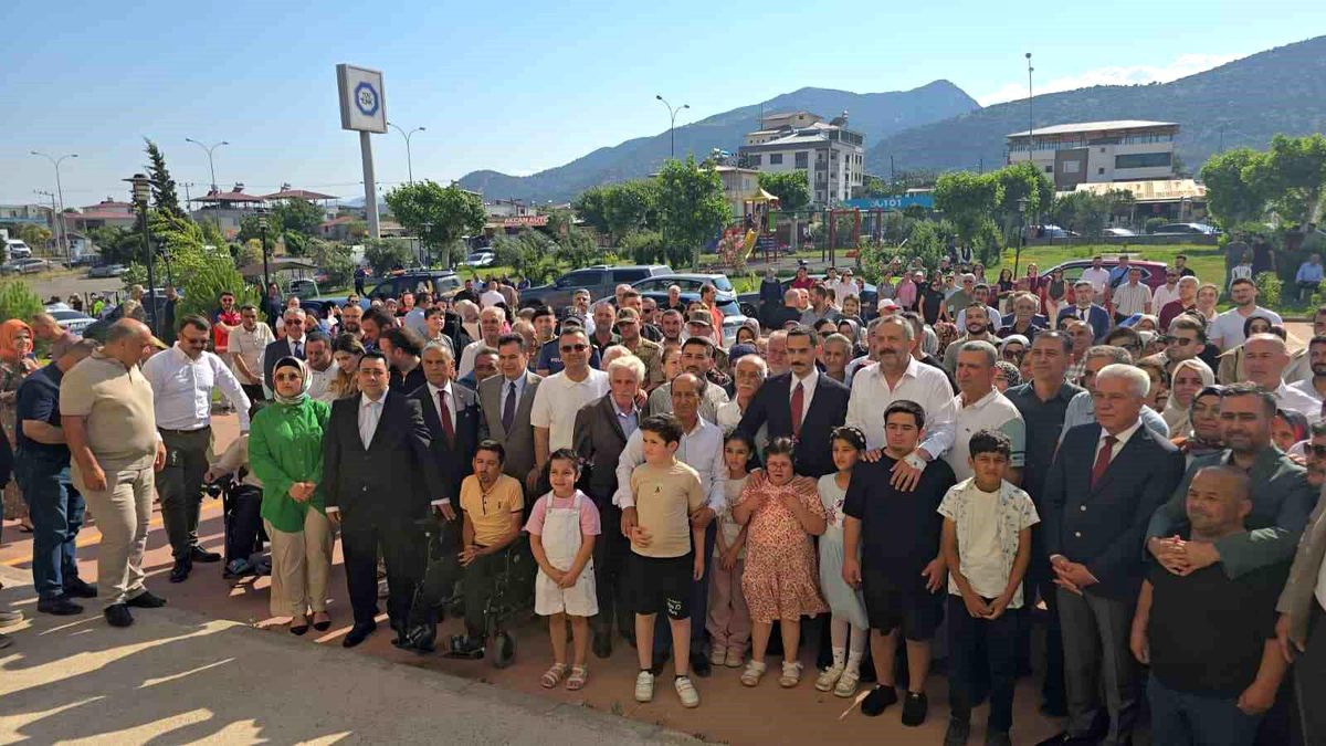 İslahiye ilçesi, Kaymakam Mehmet Soylu'ya konvoy ve gözyaşlarıyla veda etti