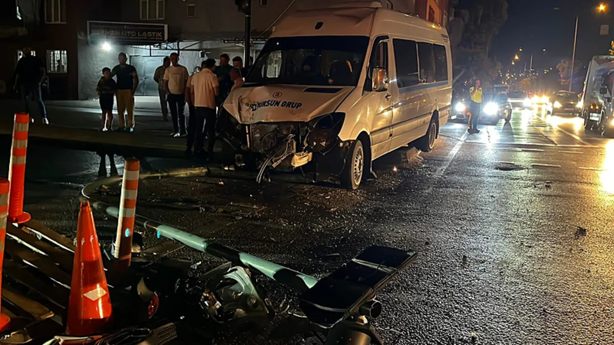Bursa'da zincirleme kaza! 2 otomobil dereye uçtu: 6 yaralı