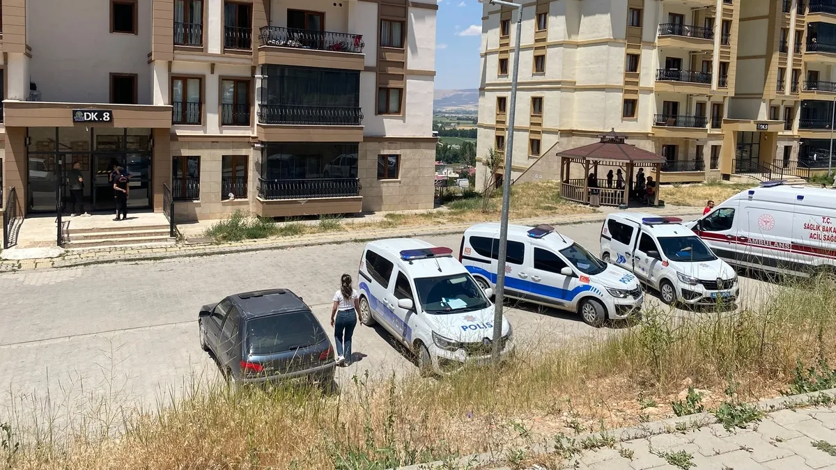 Kahramanmaraş'ta ekipleri alarma geçiren olay! Anne babasını rehin aldı