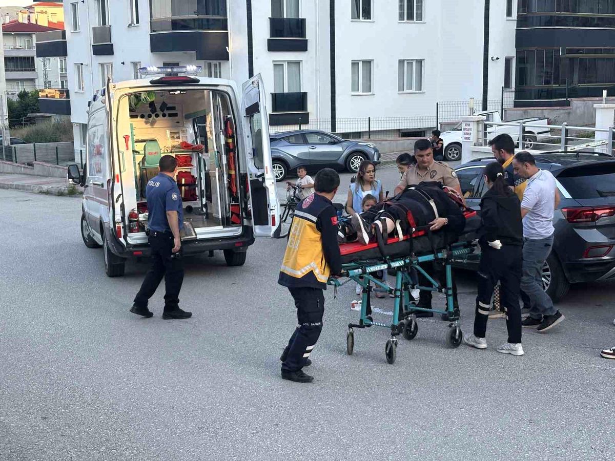 Üç tekerlekli motosikletten düşen kadın yaralandı
