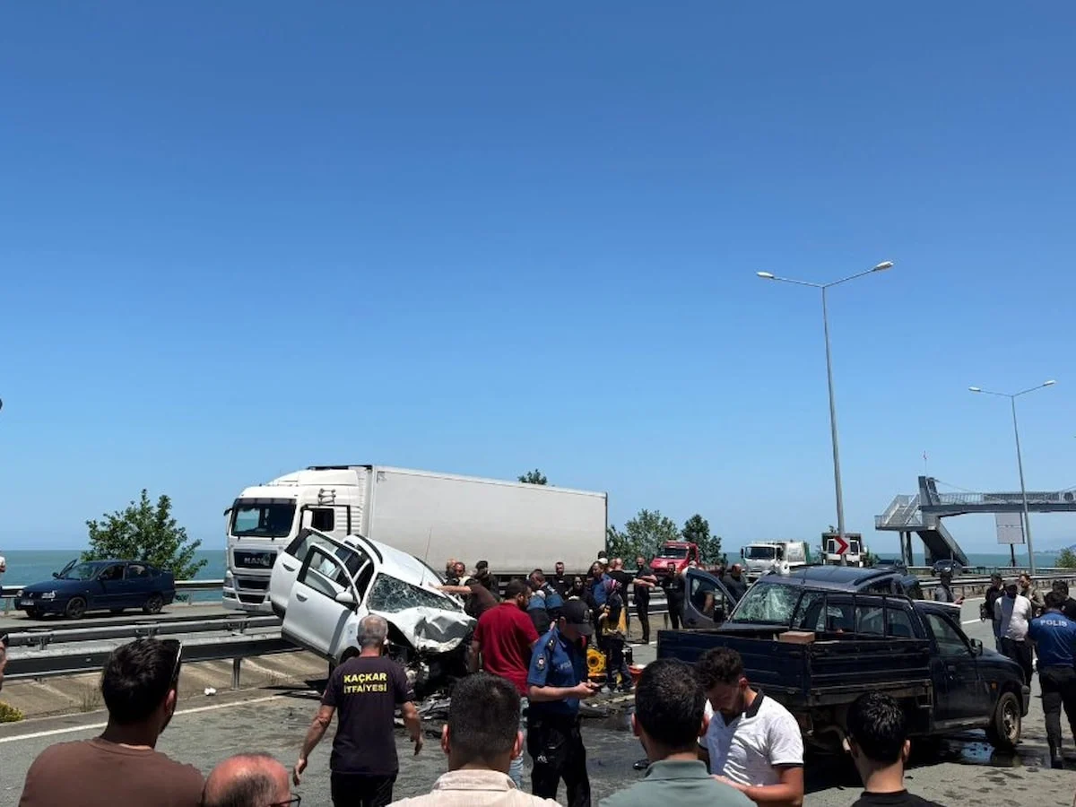 Rize'de ters yön kazası: 2 ölü, 3 yaralı