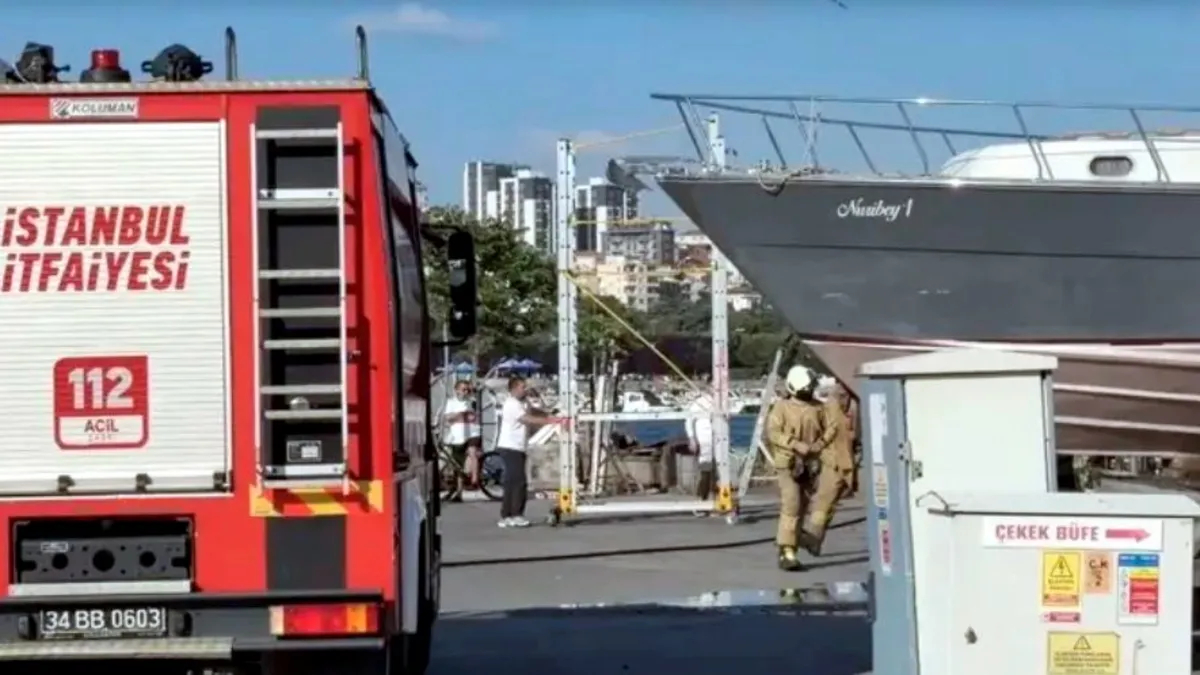 Pendik Marina'da bakımdaki teknede çıkan yangın söndürüldü