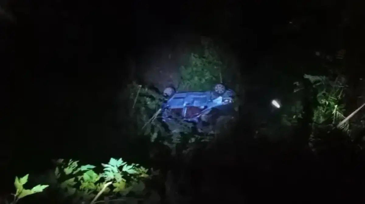 Hatay'da otomobilde uçurumdan uçtu: anne, baba ve 3 evladı yaralandı