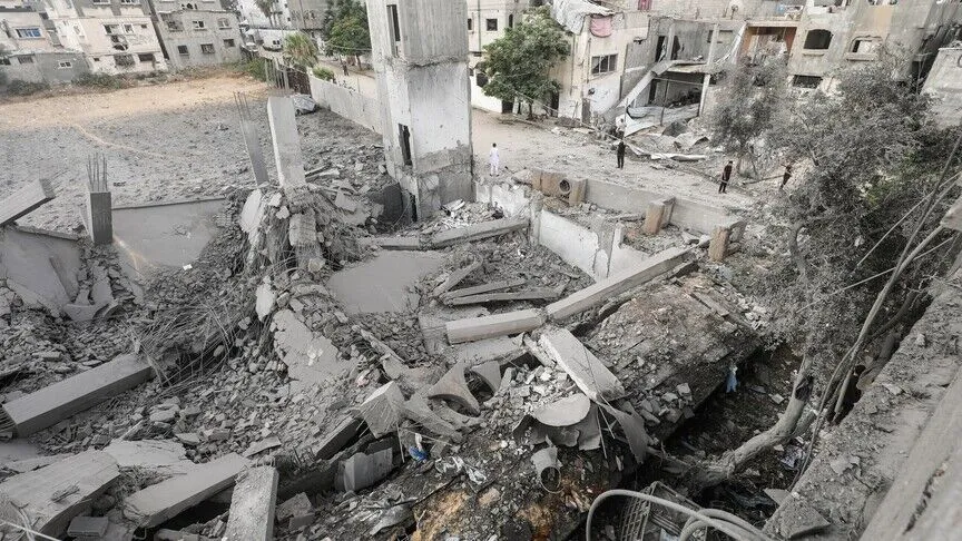 İsrail'in Gazze'de bir eve düzenlediği saldırıda 2'si kadın 4 Filistinli yaralandı