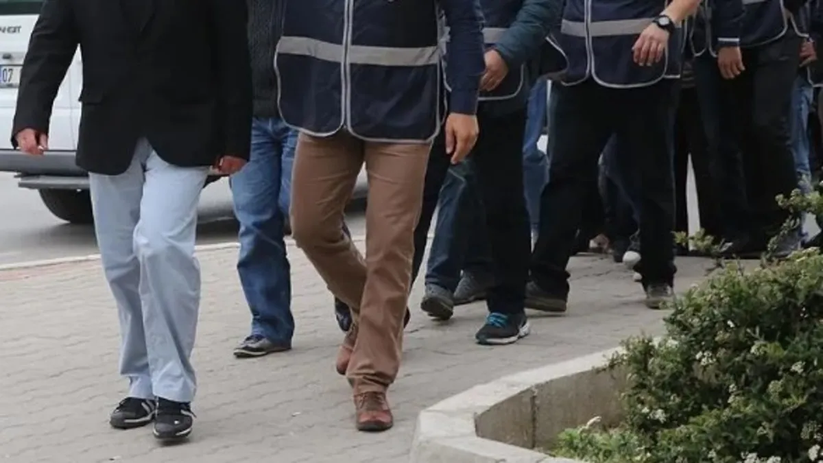 İstanbul'da FETÖ'nün eğitim yapılanmasına darbe: 10 tutuklama