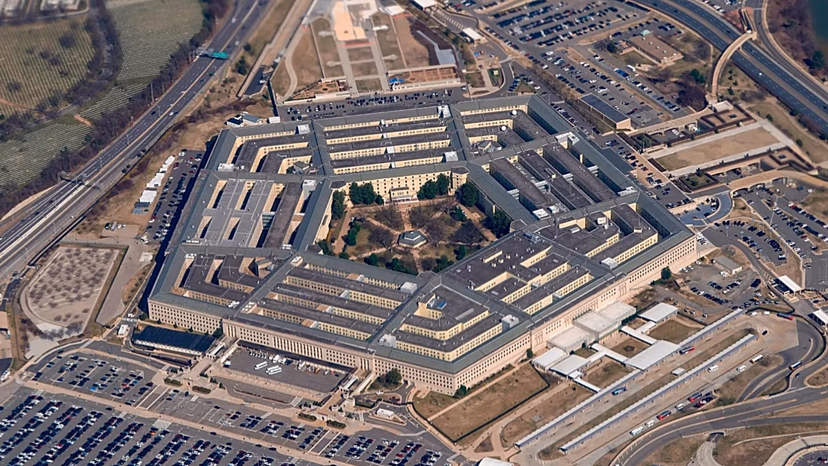 Pentagon'da kimyasal alarmı: Katlar kapatıldı, bina boşaltıldı