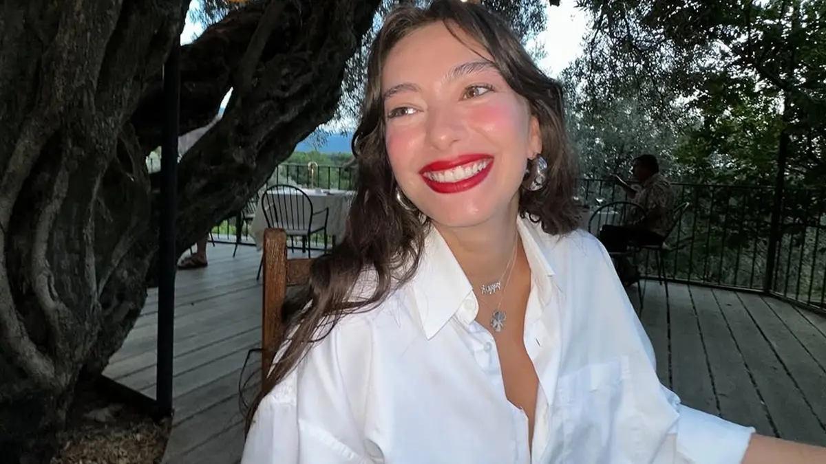 Neslihan Atagül'ün yeni proje mutluluğu! ‘Seyirciyle buluşmak için sabırsızlanıyorum'