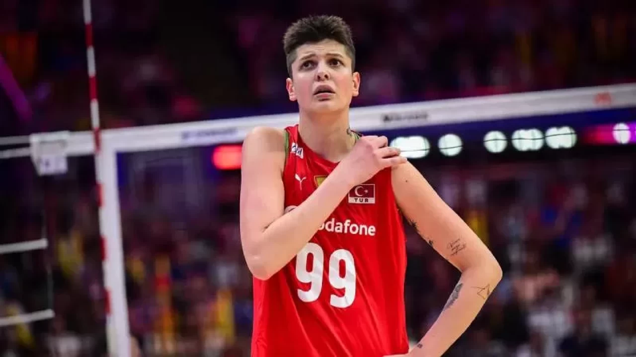 Ebrar Karakurt voleybol maçında neden yok? VNL Ebrar Karakurt maçlarda yok mu?
