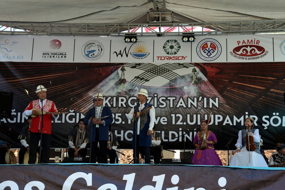 Erciş'te 12. Ulupamir Kültür Şöleni Coşkuyla Kutlandı