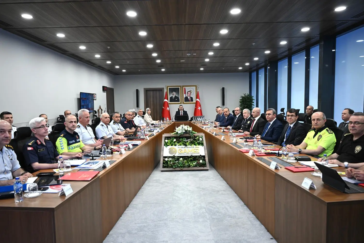 İçişleri Bakanlığı teyakkuza geçti... NATO Zirvesi için tedbirler masaya yatırıldı