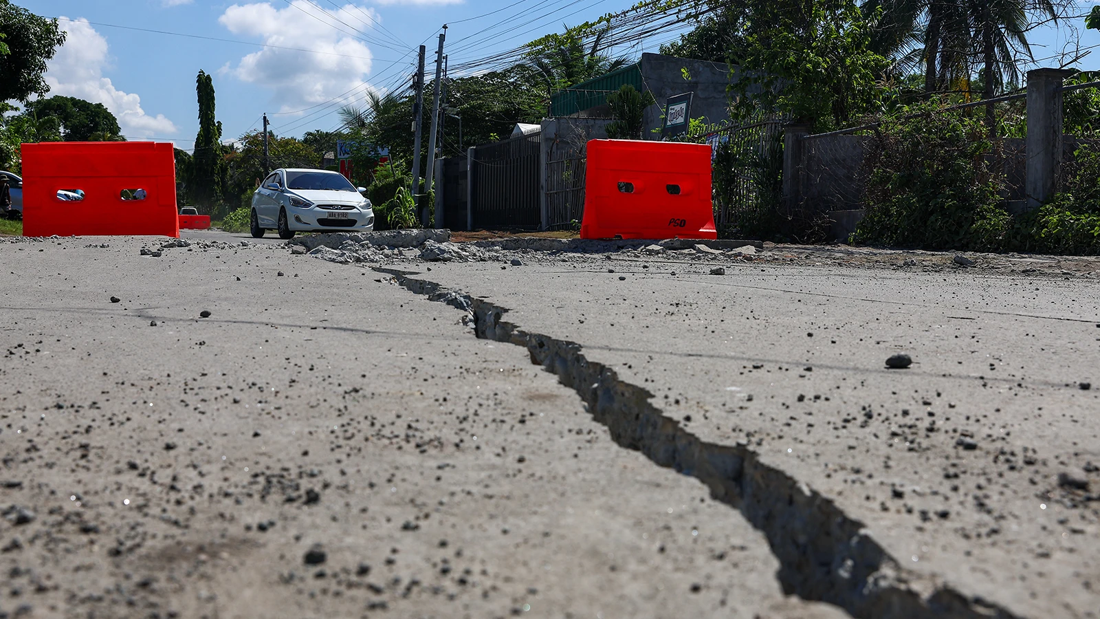 Filipinler'deki 7.8'lik depremde ölü sayısı 61'e yükseldi