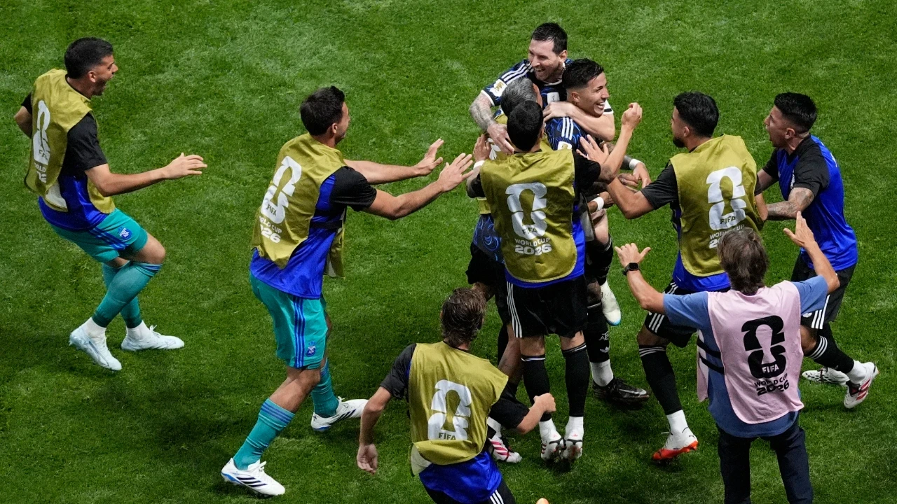 Lionel Messi şov yaptı, Arjantin İngiltere'yi devirip finale yükseldi!