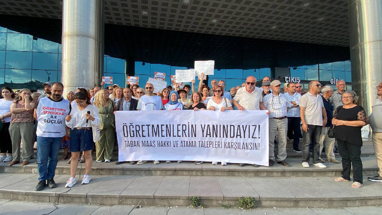 Batıkent halkı öğretmenin yanında