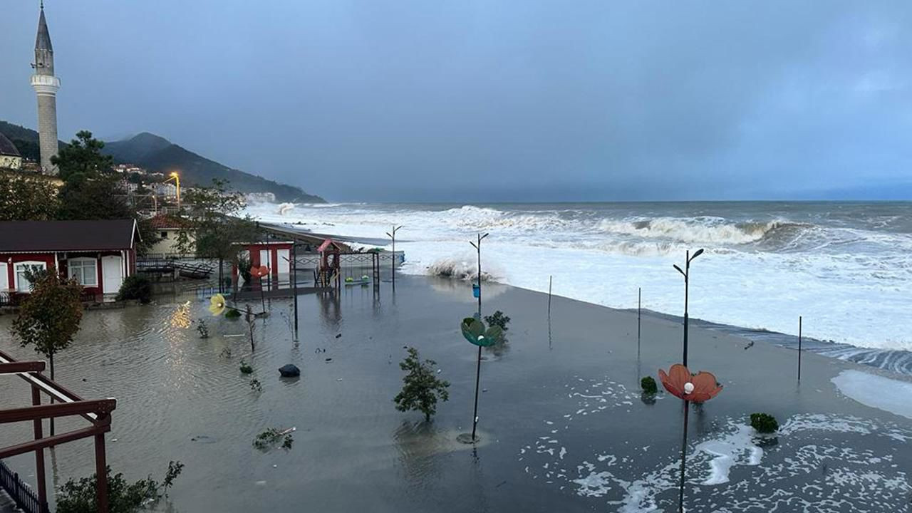 Karadeniz'in doğusunda kuvvetli sağanak bekleniyor