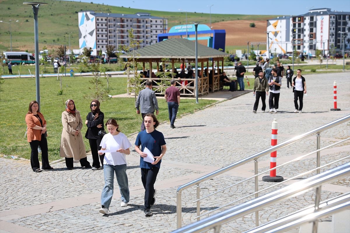 Trabzon ve çevre illerde YKS heyecanı yaşandı