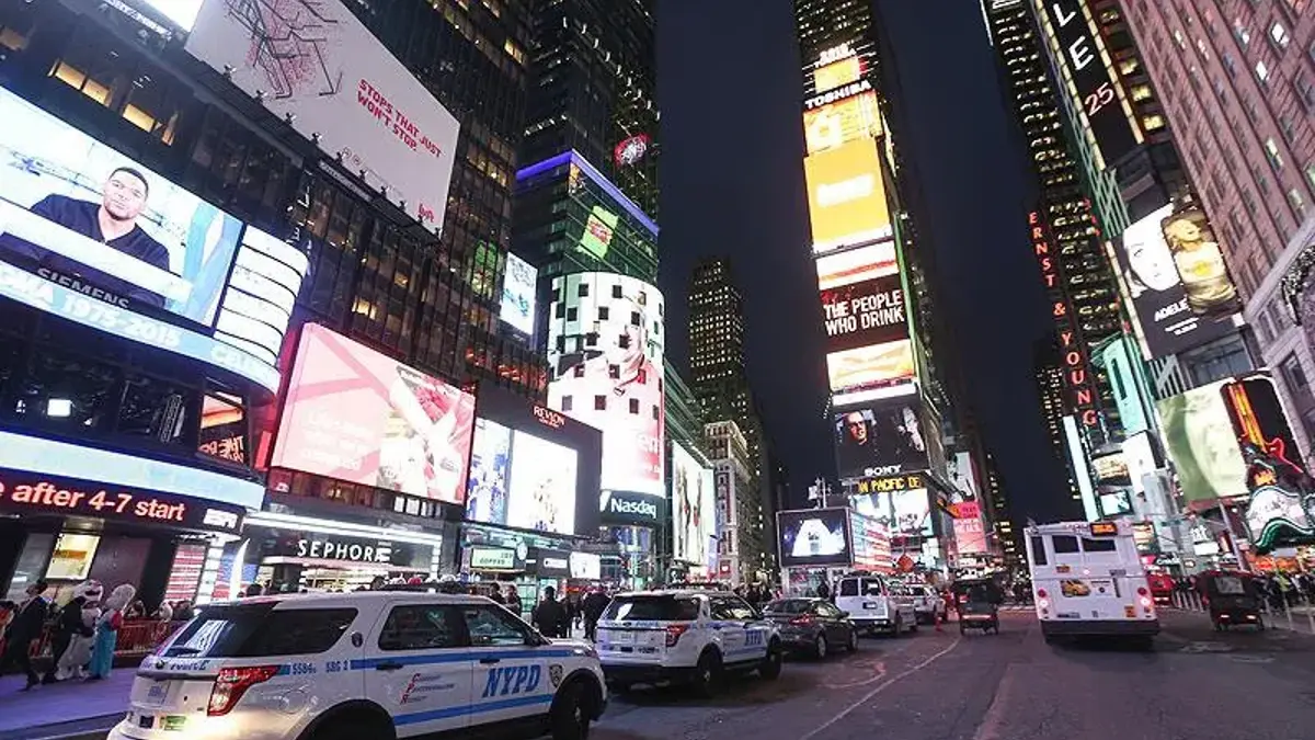New York Times Meydanı'nda silah sesleri!