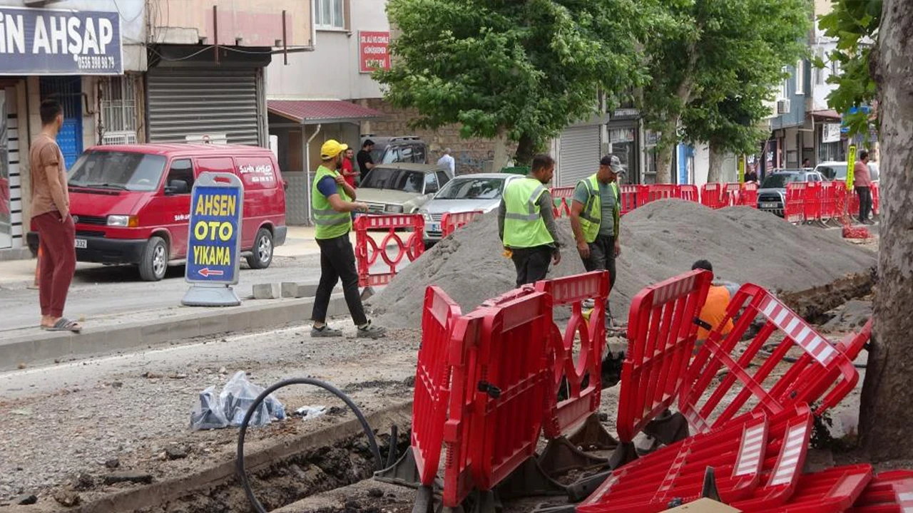 Etrafı önce gaz kokusu sardı, sonra bomba gibi patladı: Doğal gaz paniği vatandaşı sokağa döktü