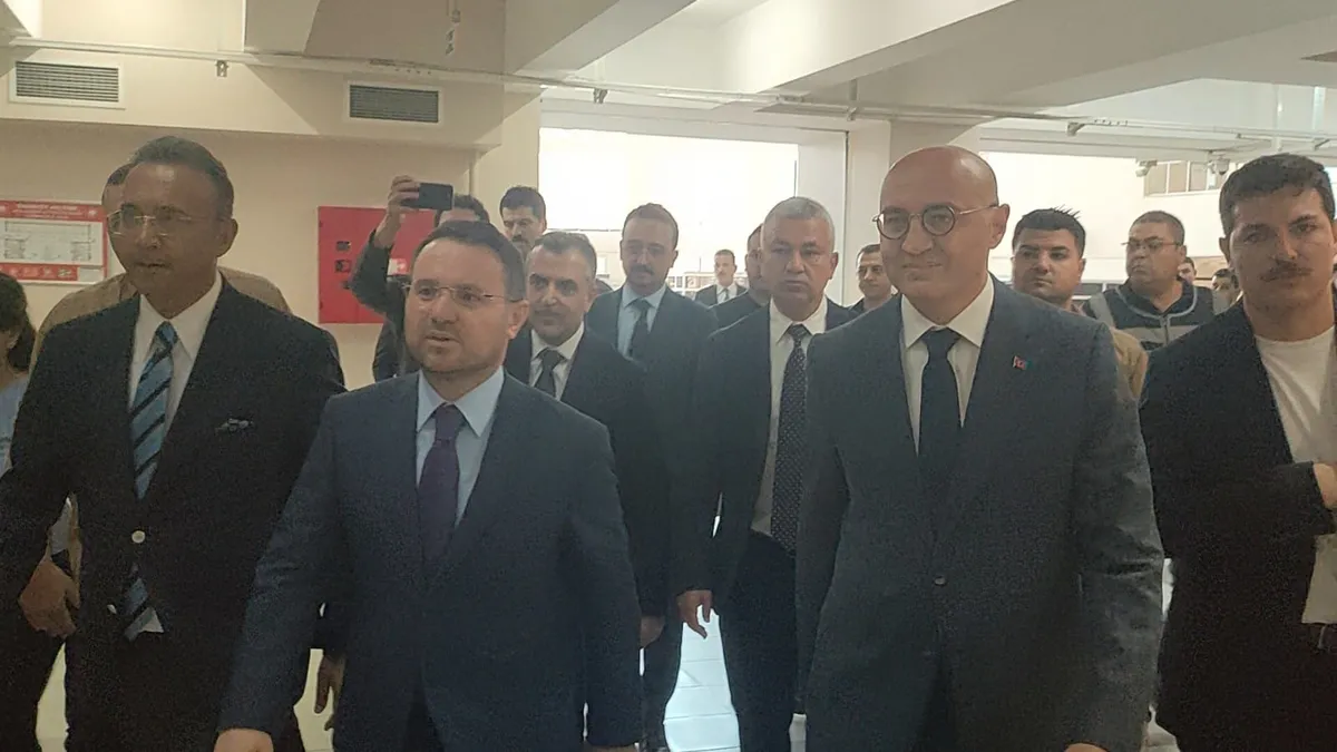 Adalet Bakanı Akın Gürlek'ten Bakırköy Adliyesi'ne ziyaret! Suç örgütleriyle mücadelede kararlılık mesajı