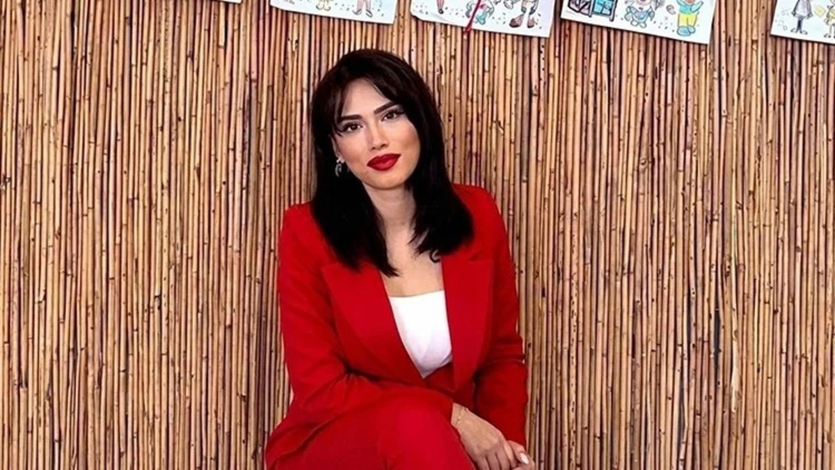 Ağrı'da hayatını kaybeden Irmak öğretmen İzmir'de son yolculuğuna uğurlandı