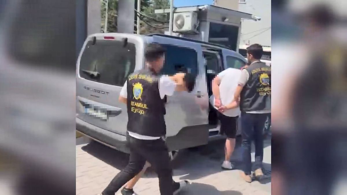 Eyüpsultan'da market işletmecisini tehdit edip silahlı saldırı düzenleyen 2 şüpheli kamerada