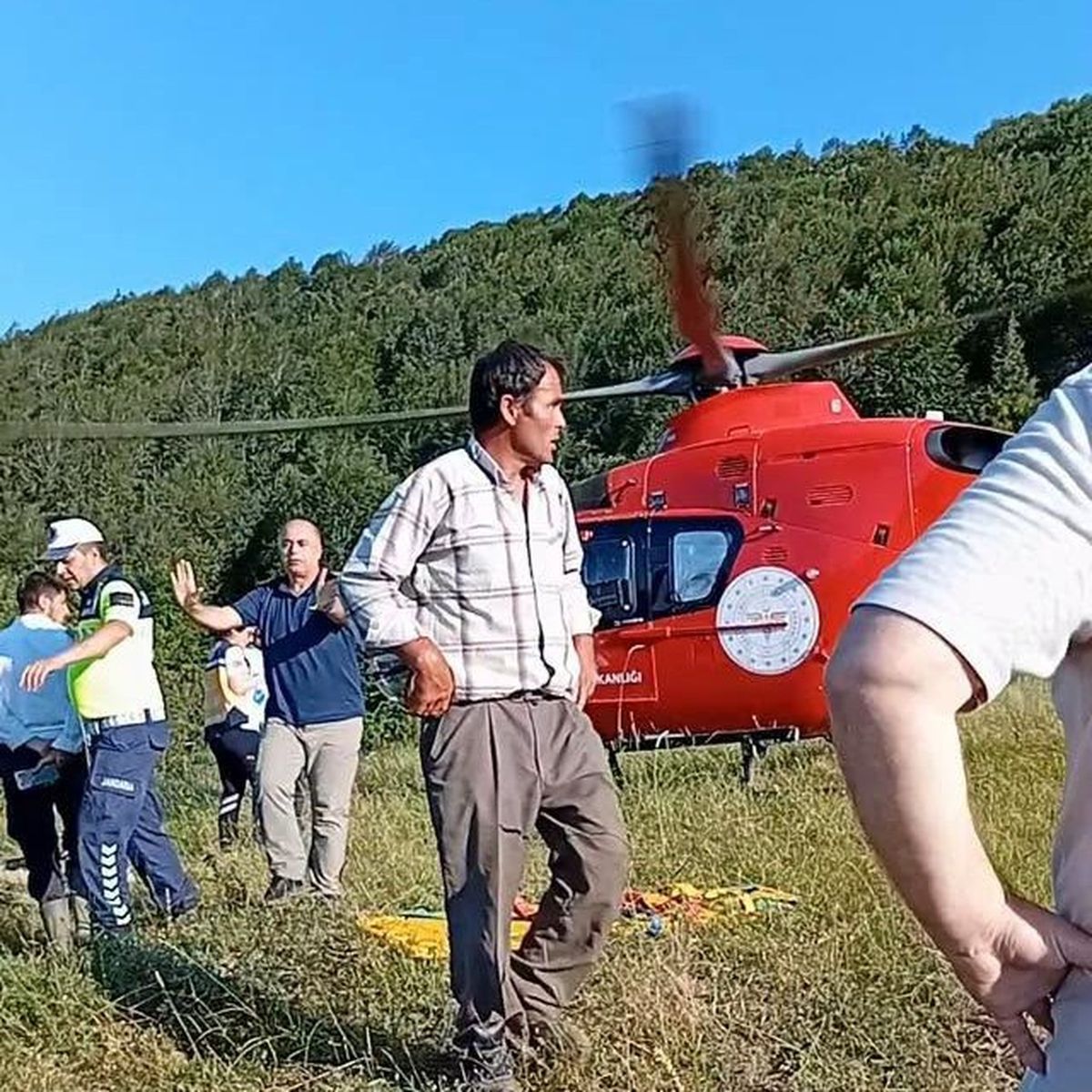 Samsun'da Traktör Devrildi: Muhtar Ambulans Helikopterle Hastaneye Kaldırıldı