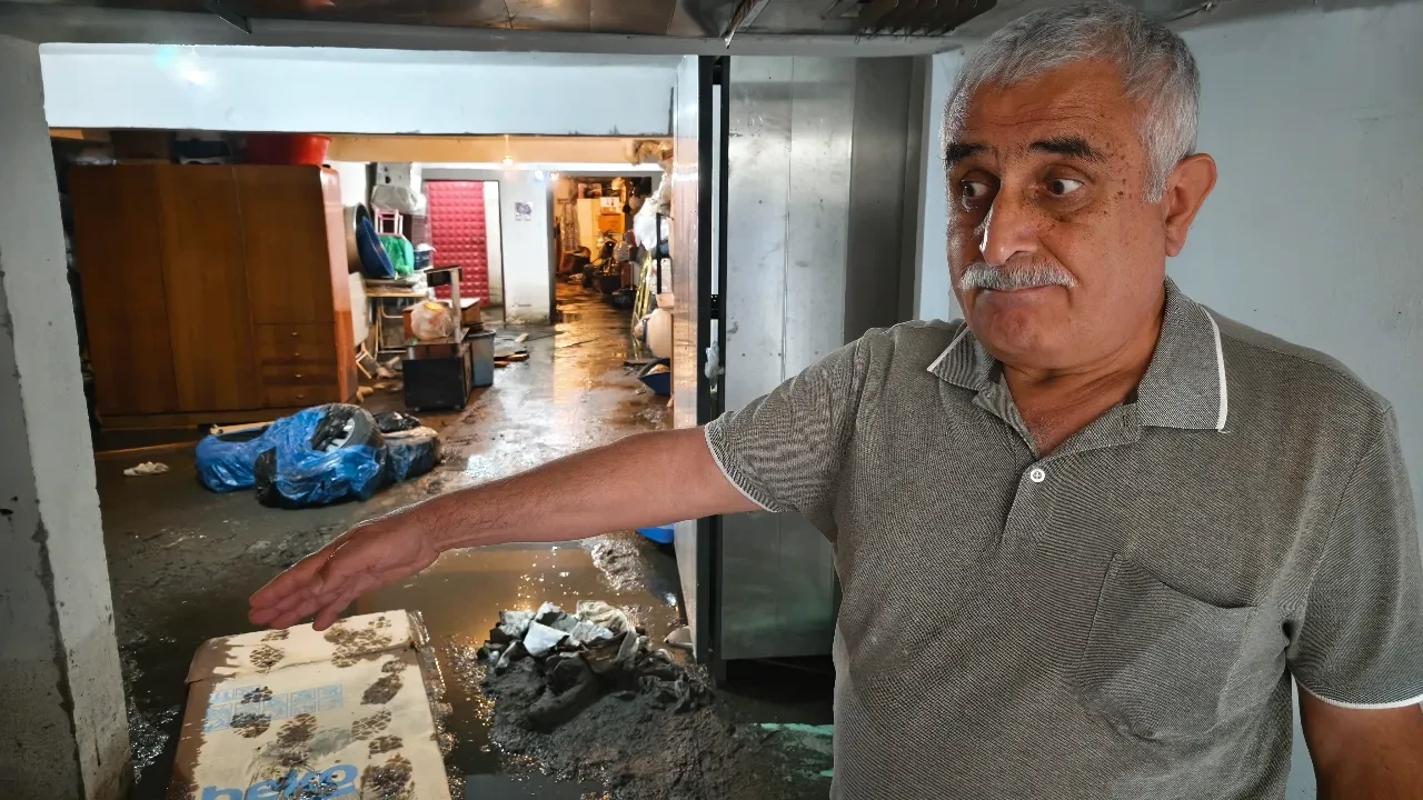 ABB'nin yol çalışması sonrası binayı kanalizasyon bastı: Belediyeden "O sizin sorununuz" tepkisi