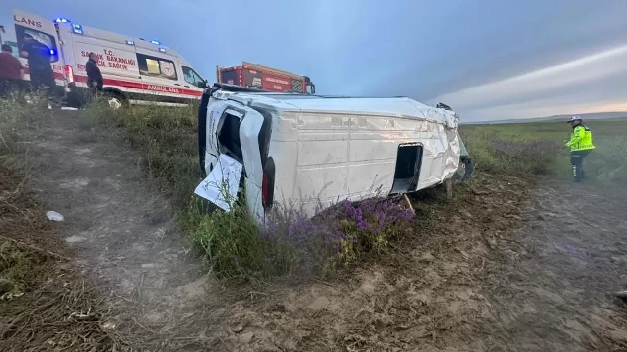 Konya'da feci kaza! Minibüs şarampole yuvarlandı: 1 ölü, 7 yaralı