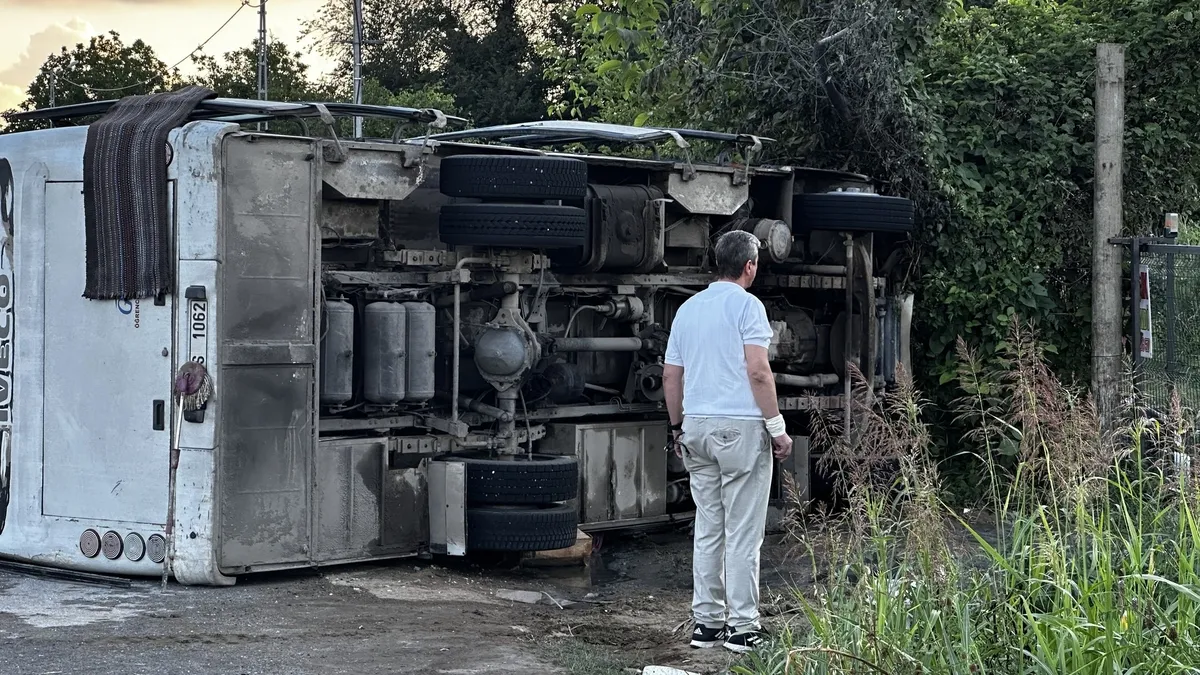 Sakarya'da tır ve işçi midibüsü çarpıştı! 13 yaralı var