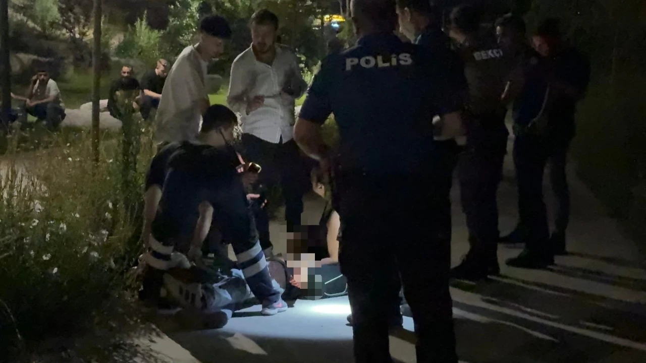 Millet Bahçesi'nde bıçaklı kavga: 1'i ağır 3 yaralı
