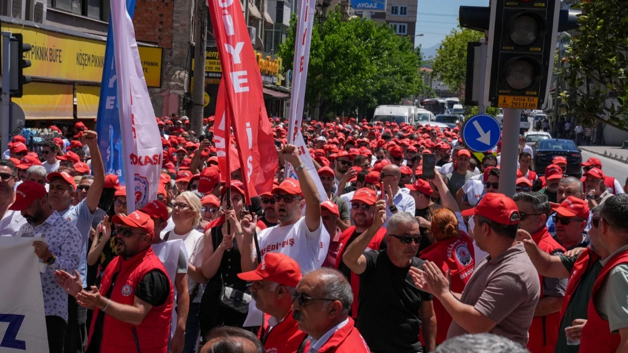 İzmir'de belediye işçileri iş bıraktı