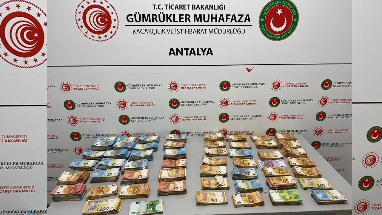 Antalya Havalimanı’nda bebek bezine gizlenen 381 bin euro yakalandı