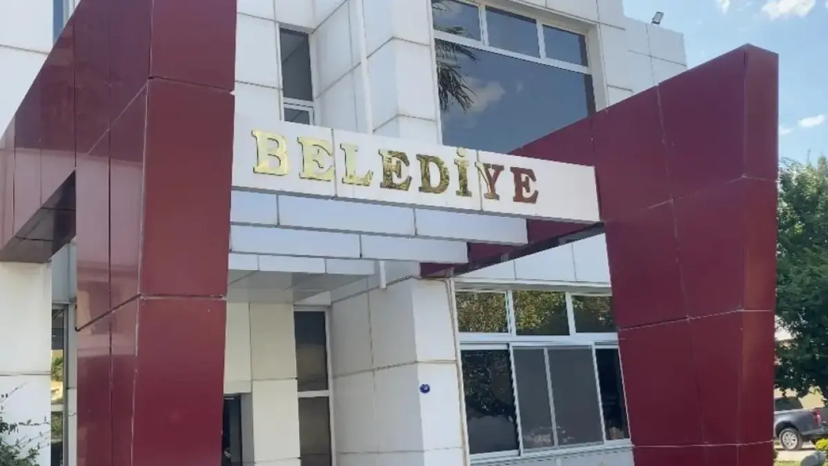Seferihisar Belediyesi'ne 'rüşvet' operasyonu! İmar müdürü gözaltına alındı