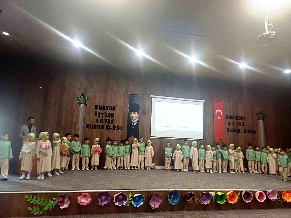 Emet'te 4-6 Yaş Kur'an kursu öğrencilerinden yıl sonu gösterisi