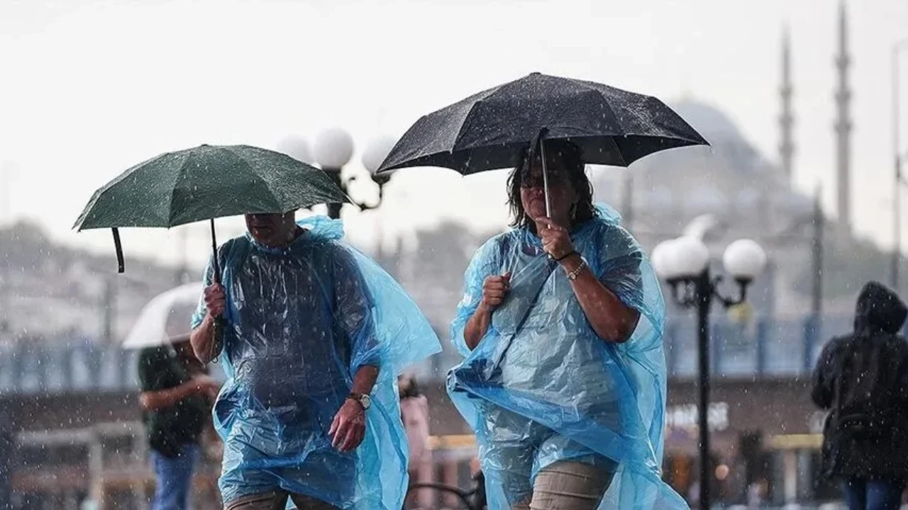 İstanbul'a yağmur ne zaman gelecek, kaç gün sürecek? Uyarılar peş peşe yapıldı
