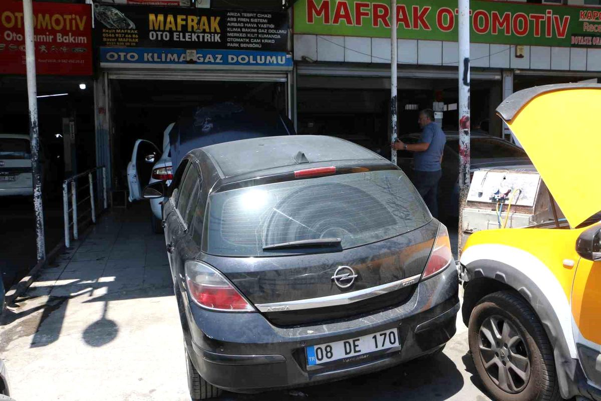 Sıcaklıklar arttı, araç klimaları için sanayide uzun kuyruklar oluştu