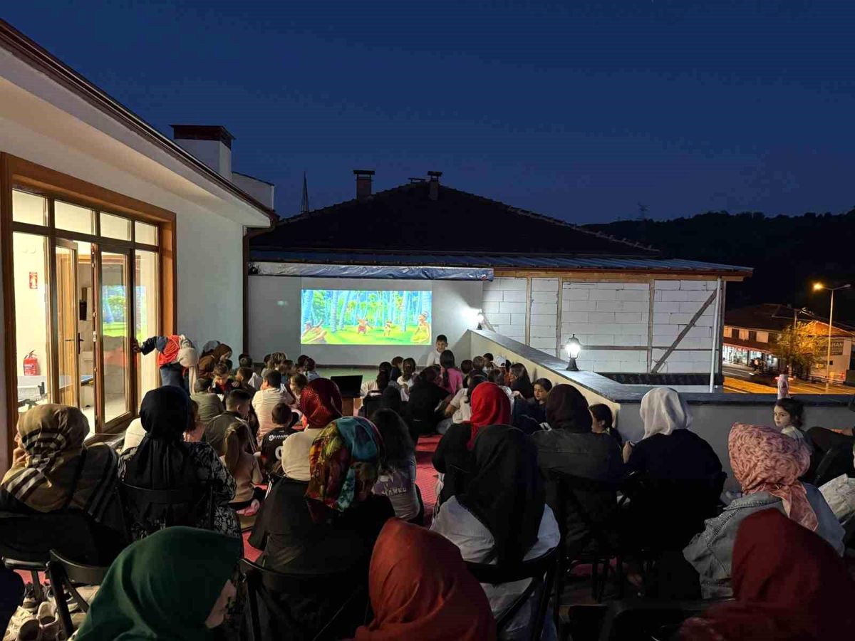 Düzce Genç Ofis'ten sinema gecesi