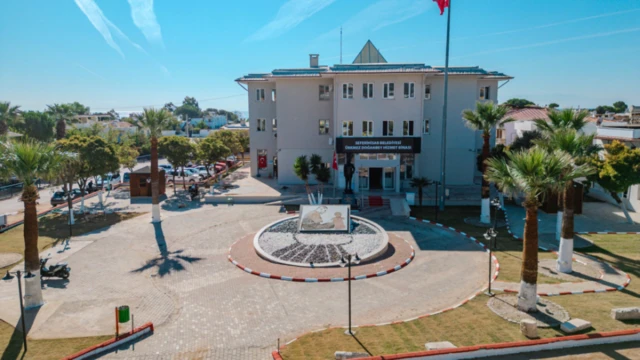 Seferihisar Belediyesine 'rüşvet' operasyonu, altı kişi gözaltında
