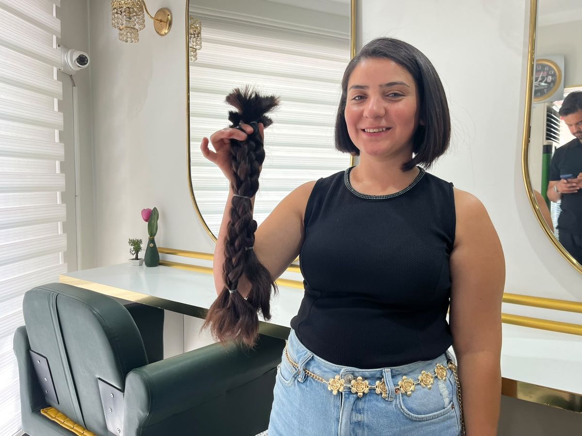 Lenfomayı yenen Özlem, saçlarını kanser hastaları için bağışladı