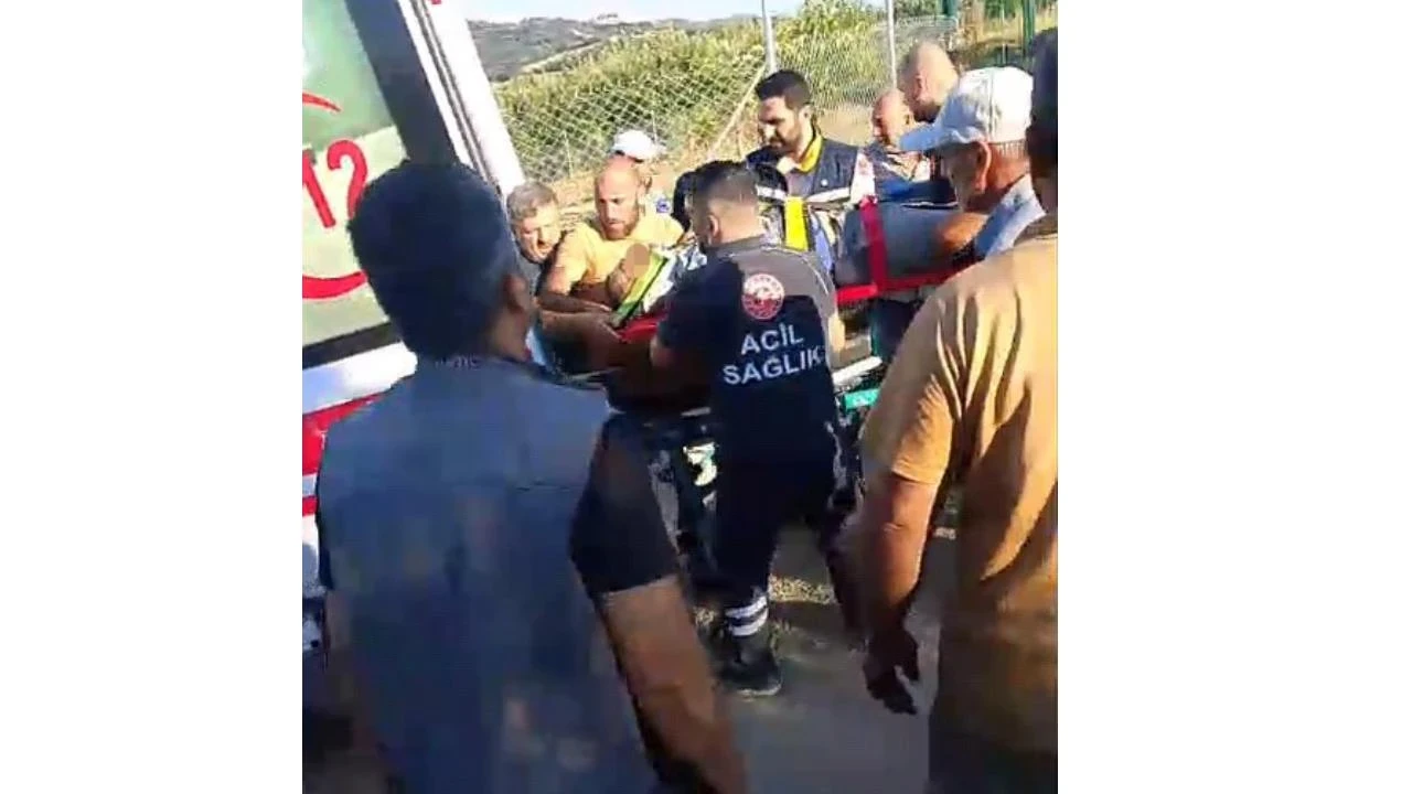 Freni boşalan traktörün altında kalan sürücü ağır yaralandı