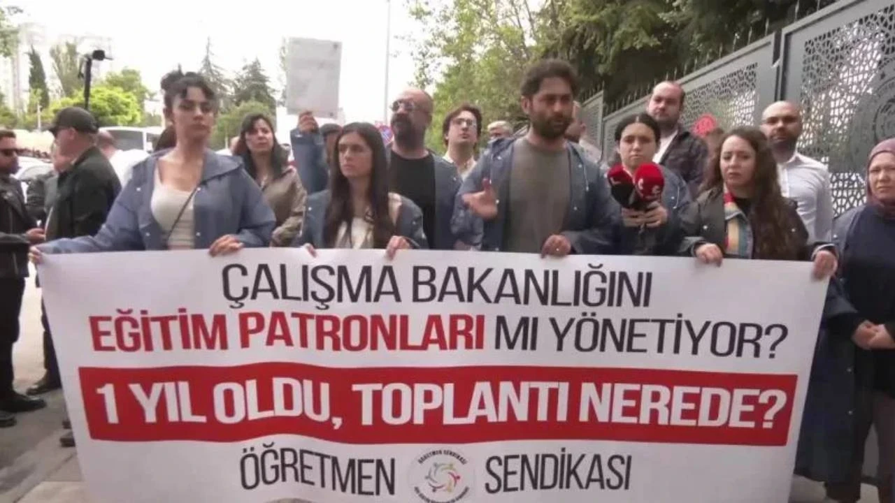 Öğretmenlerin açlık grev sürüyor: Bakanlık önünde çağrı