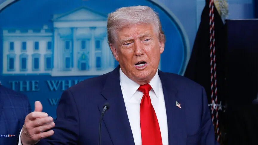 Trump, Hürmüz Boğazı'nı ABD'nin kontrol ettiğini savundu