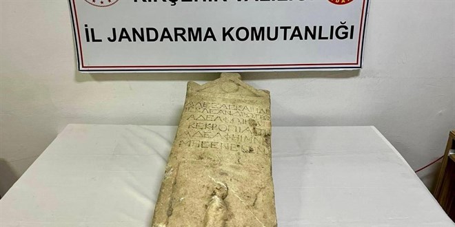 Kırşehir'de Roma dönemine ait mezar taşı ele geçirildi