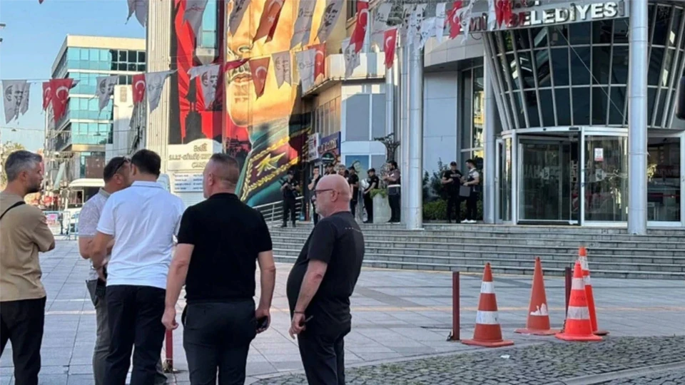 İzmit Belediyesi’ne yolsuzluk soruşturması: 31 kişi hakkında operasyon