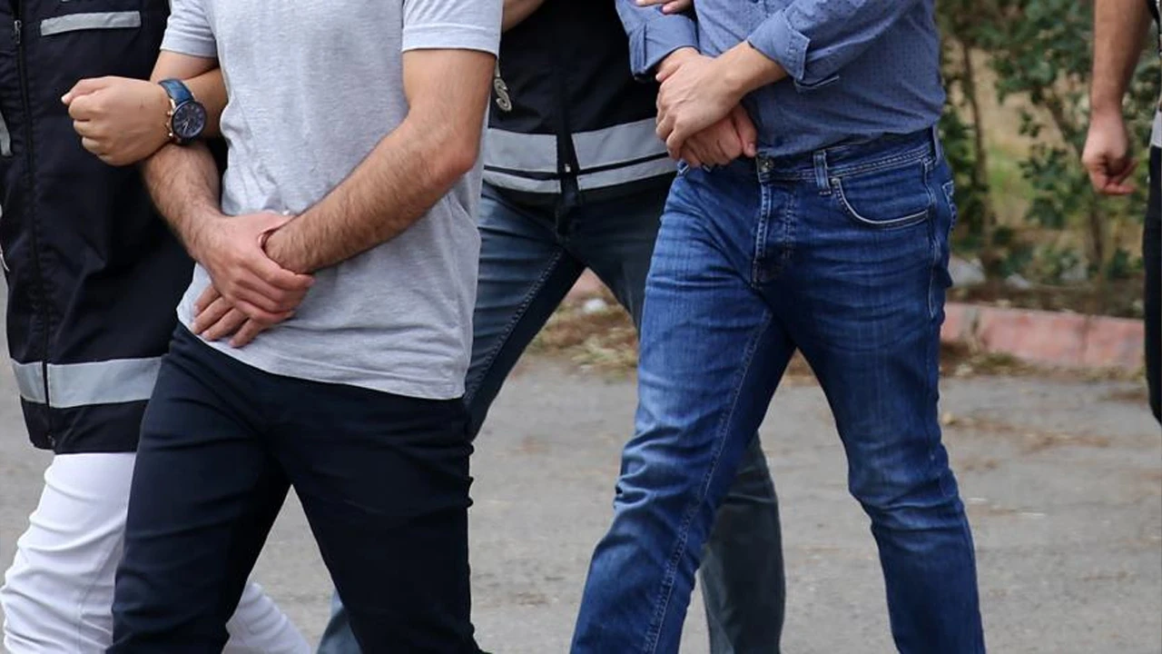 İstanbul'da sigorta dolandırıcılığı iddiasıyla yakalanan 3 zanlı tutuklandı