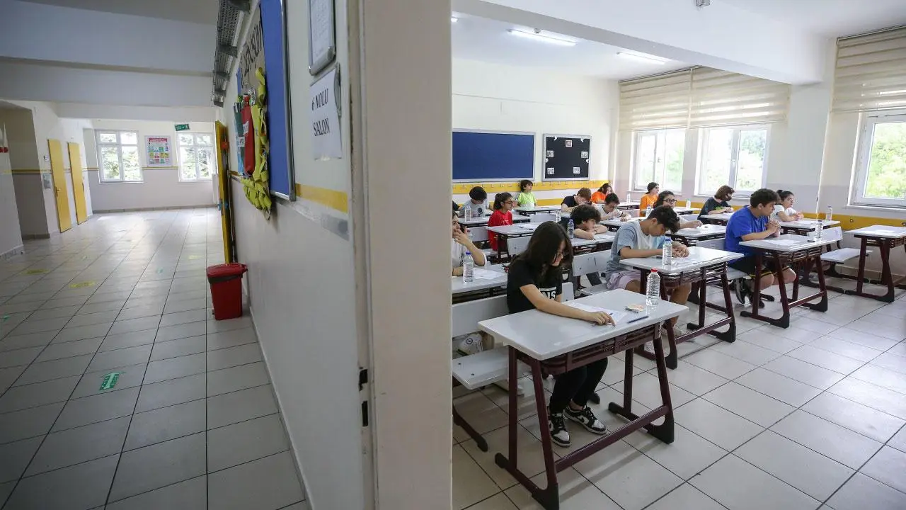 İkili eğitim oranı yüzde 19'a düştü! Valilikten 'modern ve güvenli okul' vurgusu
