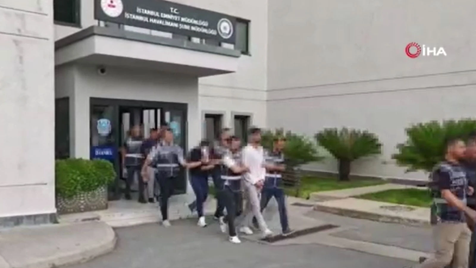Havalimanında hanutçuluk operasyonu: 12 kişi tutuklandı