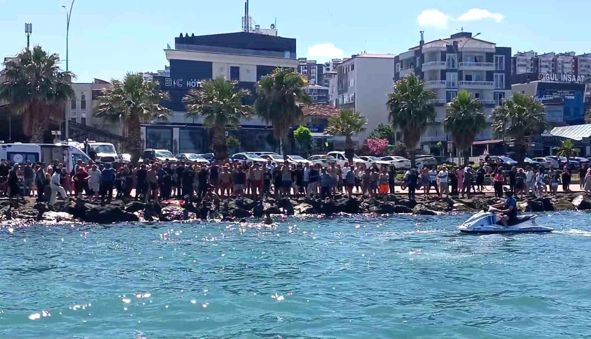 Samsun'da denizde boğulma tehlikesi geçiren kişi hastaneye kaldırıldı: Durumu ağır