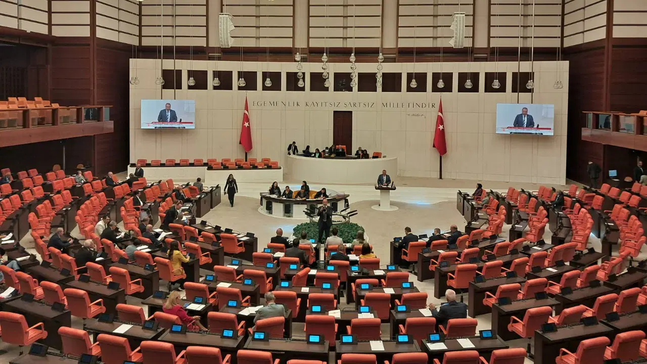Torba kanun teklifinde 3'üncü madde metinden çıkarıldı: 4 ve 5'inci maddelerde değişikliğe gidildi