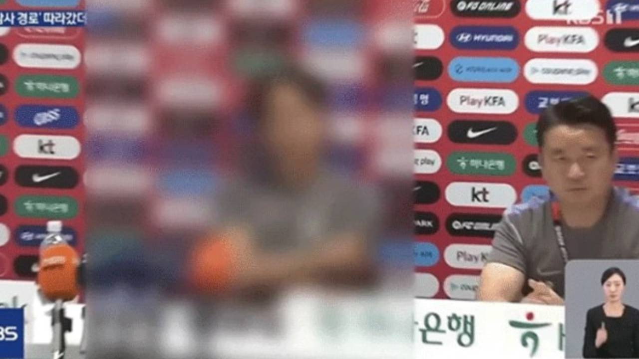 Dünya Kupası'ndan elenen Güney Kore'de teknik direktör nefret unsuru oldu: Halk havalimanını bastı, TV kanalı yüzünü sansürledi