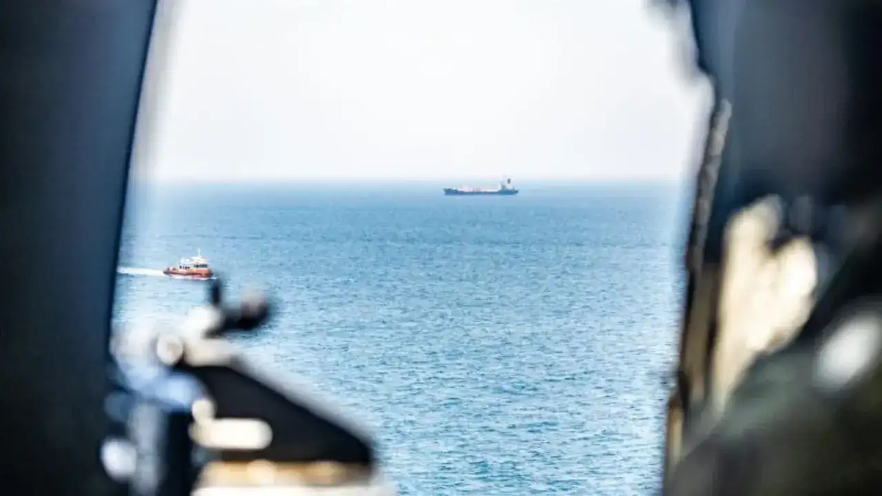 ABD'den İran'a aynı günde ikinci bombardıman, Hürmüz Boğazı hedef alındı